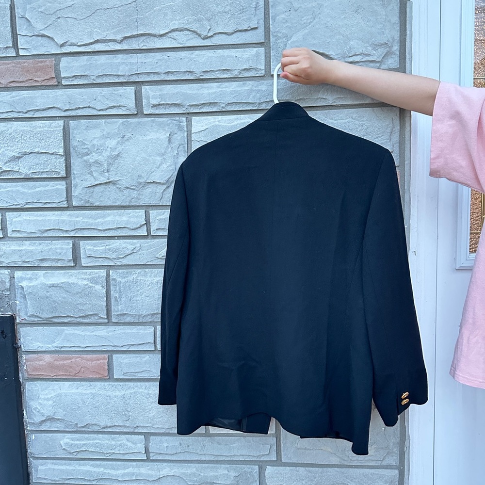 Classic Black Blazer with Clean Lines